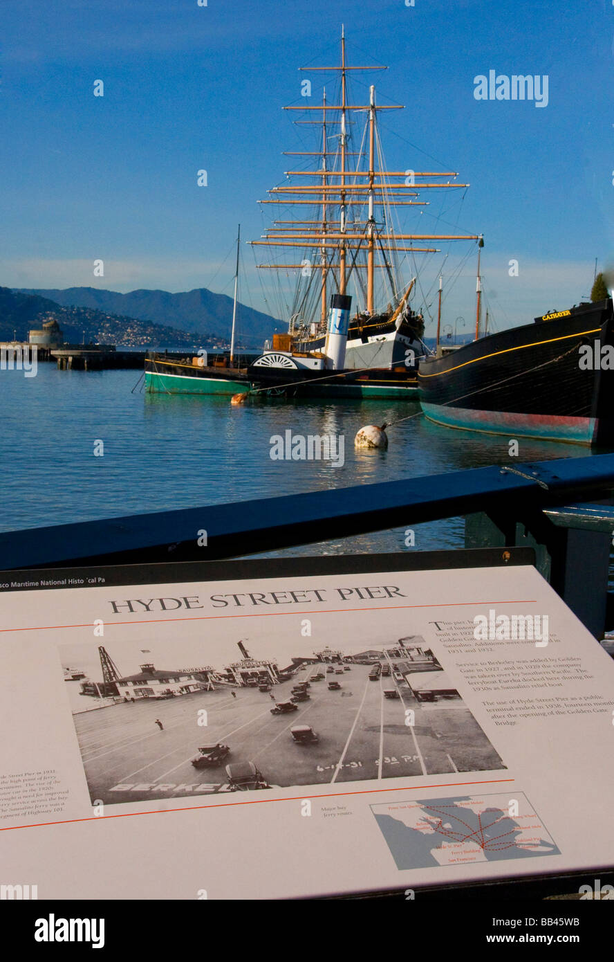 San Francisco am Hyde Street Pier in Fishermans Wharf historischen Pier Gegend am alten US Route 101 Stockfoto