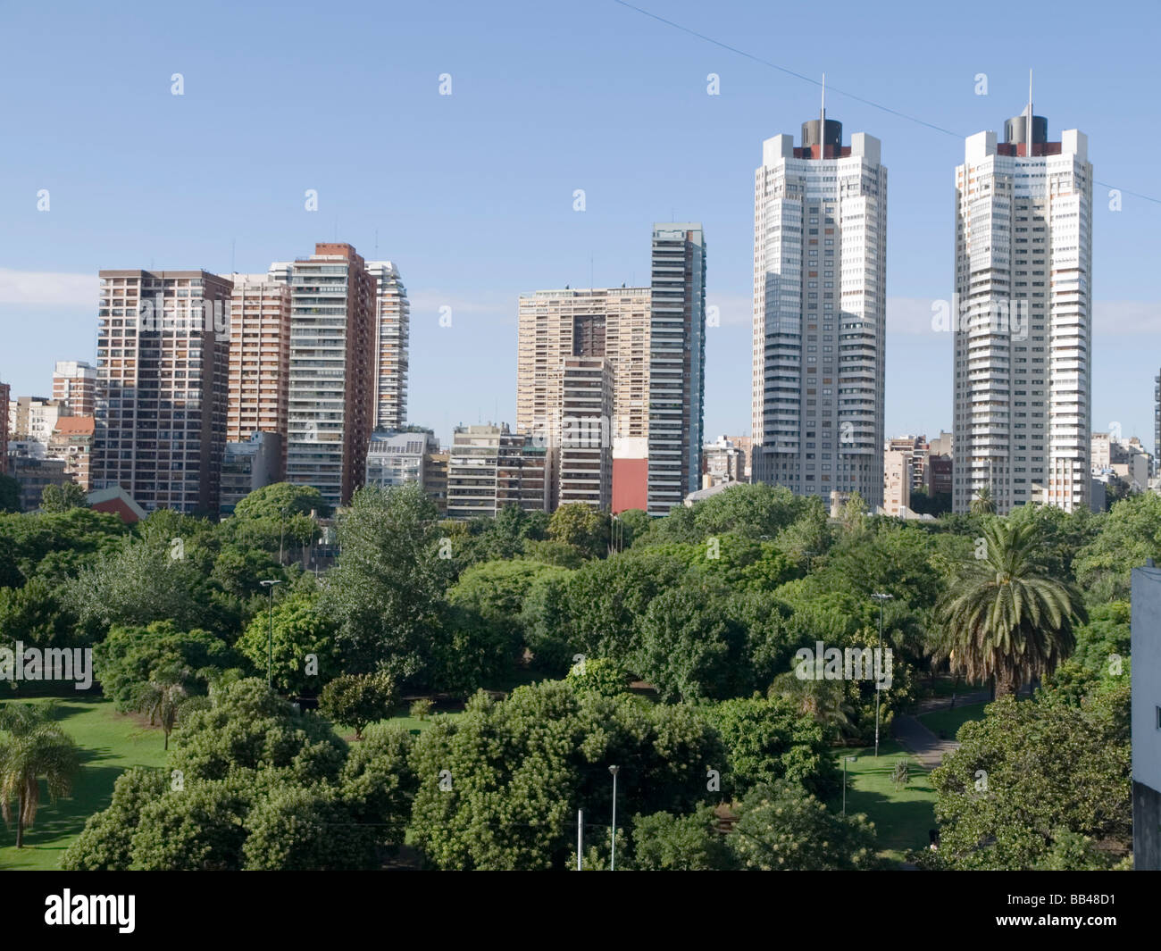 Mehrfamilienhäuser in Buenos Aires, Argentinien. Stockfoto