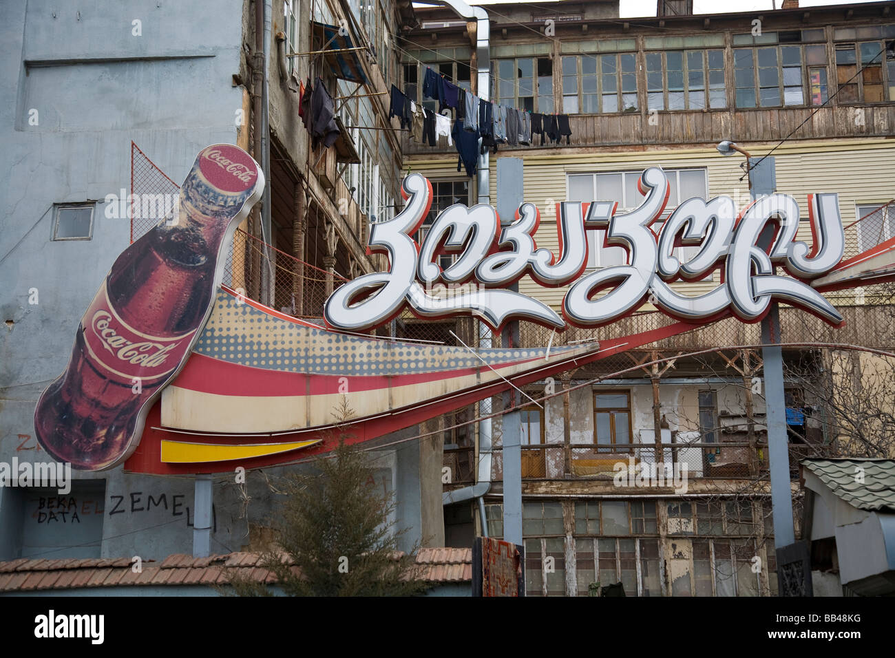 Coca Cola in Georgien, Tbilisi geschrieben. Stockfoto