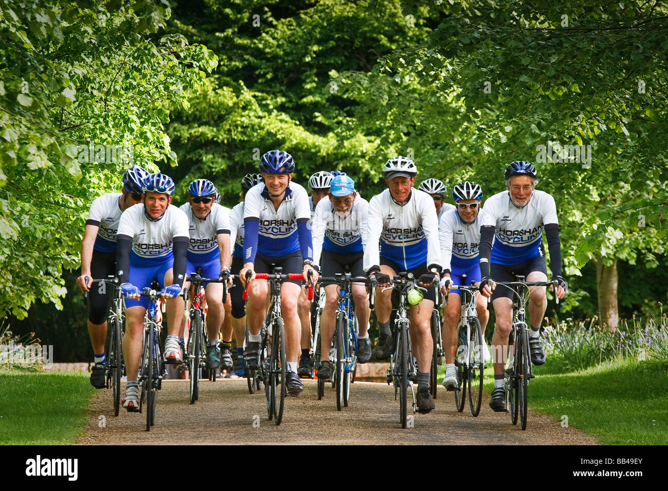 Mitglieder der Horsham Zyklus Club genießen Sie eine Fahrt in der Landschaft von Sussex. Großbritannien, UK 2009 Stockfoto