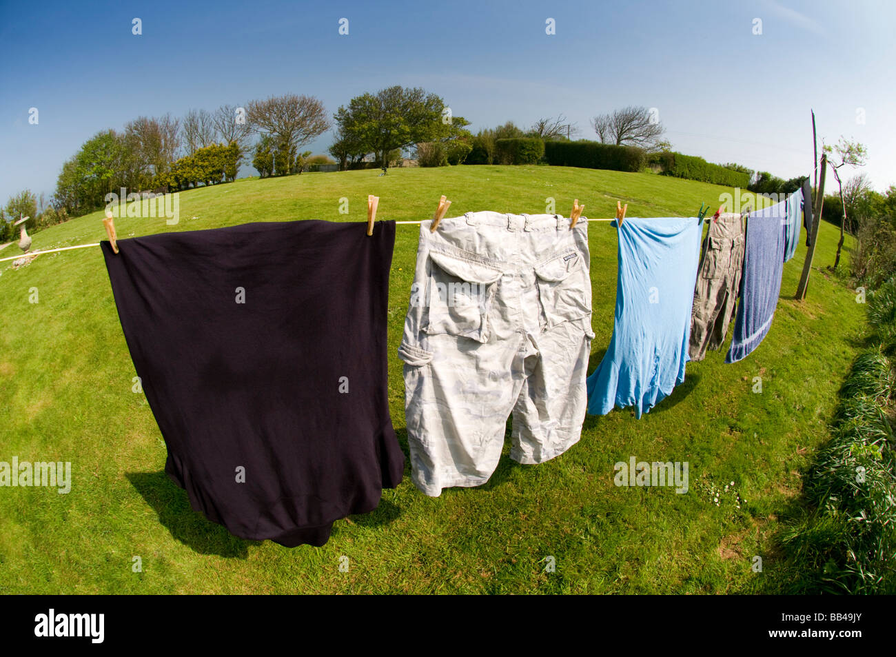 Wäsche trocknen auf Linie Stockfoto