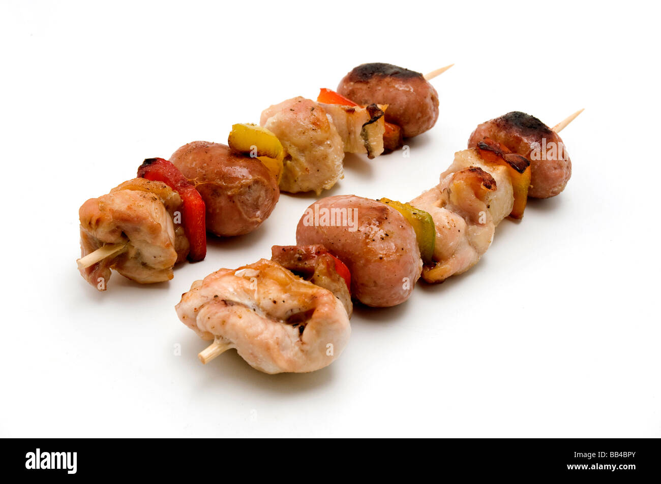 Shish Kebab auf weißem Hintergrund Stockfoto
