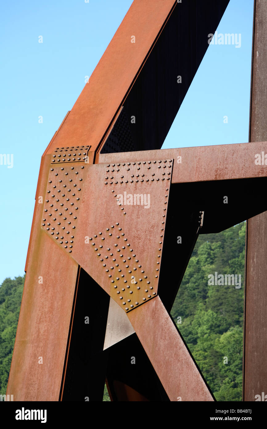 Nieten halten große Stahlplatten zusammen auf den Aufbau von Adie New River Gorge Bridge. Stockfoto