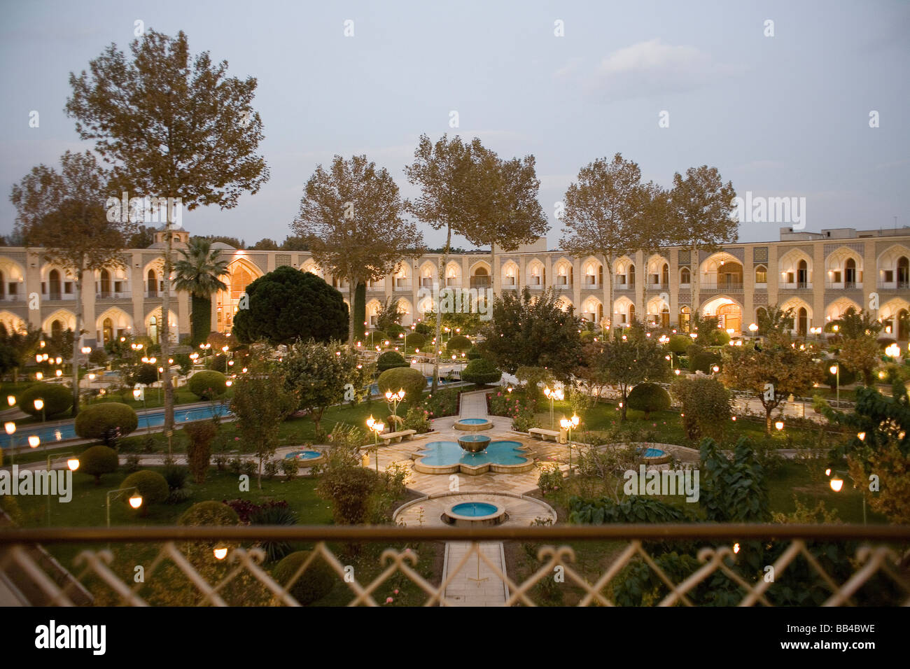 Der Blick auf einen Garten im Hotel Abassi, Isfahan, Iran. Stockfoto