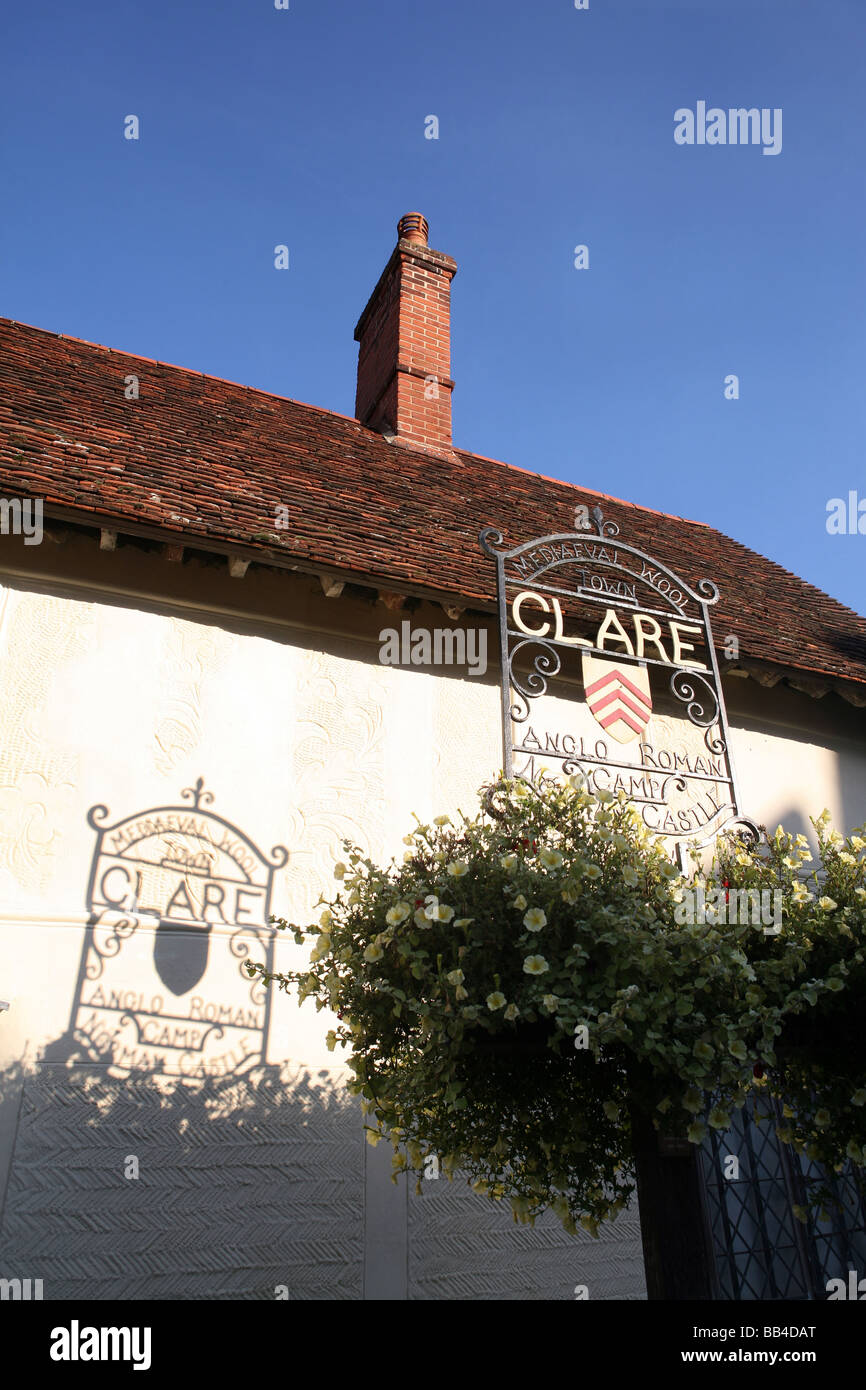 Ortsschild für die kleine Stadt von Clare in Suffolk Stockfoto