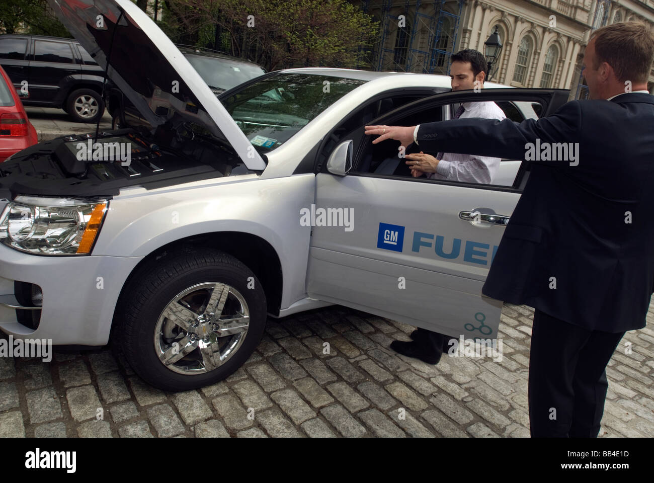 General Motors zeigt Chevrolet Equinox-Wasserstoff-Brennstoffzellen-Fahrzeuge in NY City Hall Stockfoto