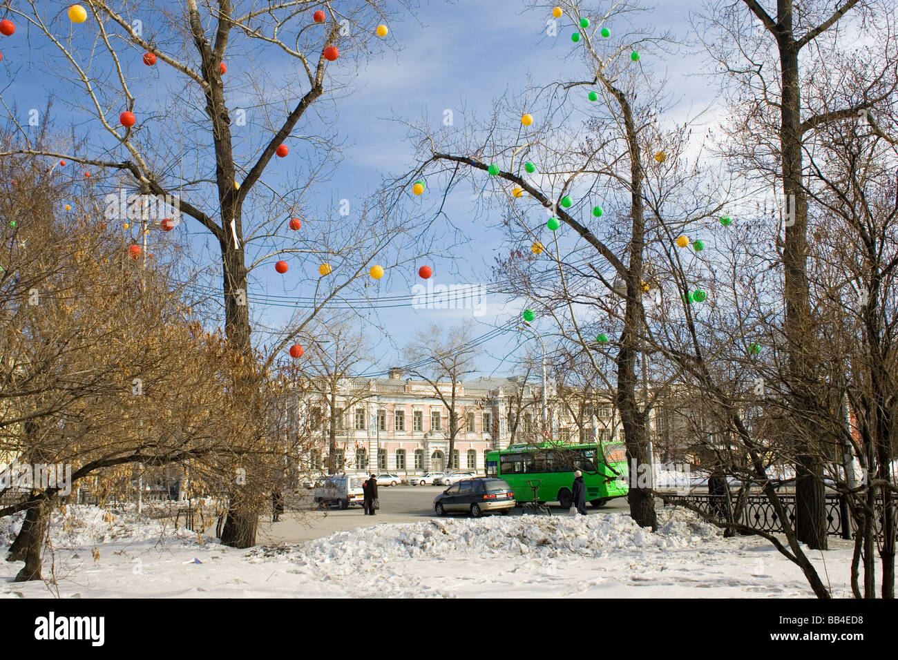 Die Aussicht von einem Park im Winter im zentralen Irkutsk, Sibirien, Russland. Stockfoto