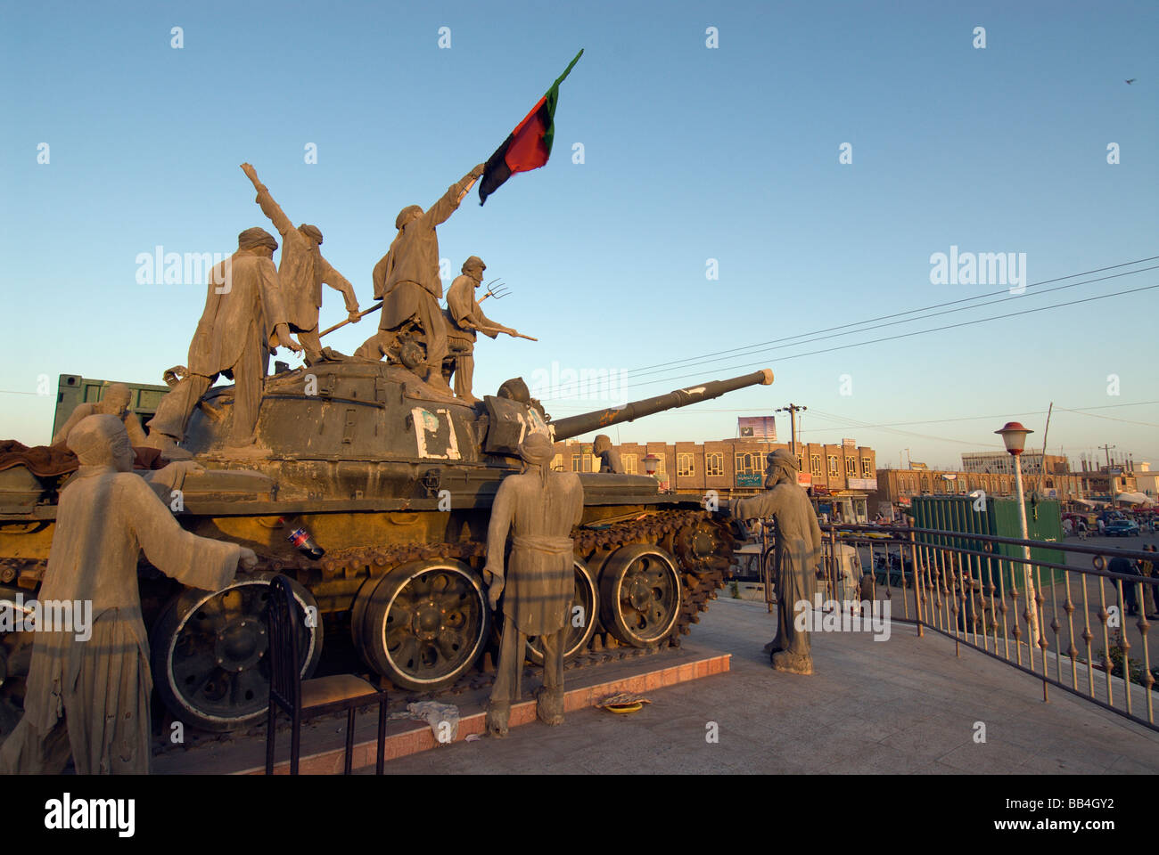 Ein Schrein, einen echten Panzer aus und widmet sich den Tausenden, die während der sowjetischen Invasion von Herat getötet, und die ultimative Stockfoto