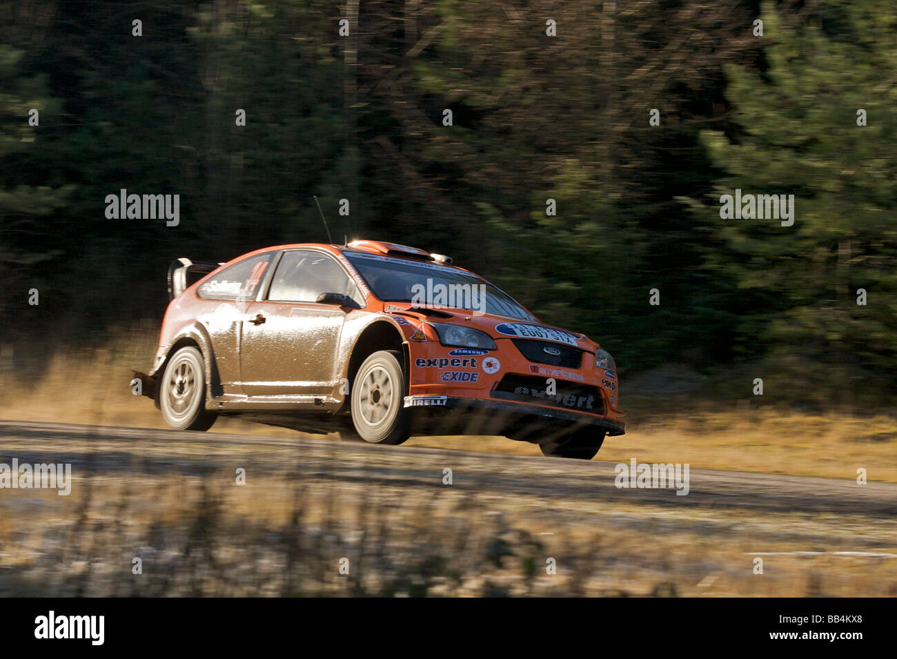 Henning Solberg und Beifahrer Cato Menkerud konkurrieren in der 2009 die Wales Rallye GB Stockfoto