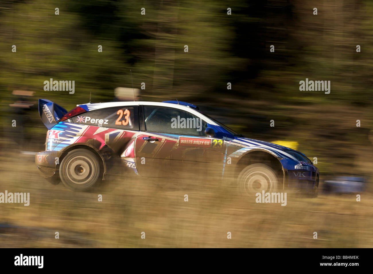GB Steve Perez und Beifahrer Paul Spooner konkurrieren in der 2009 die Wales Rallye GB Stockfoto