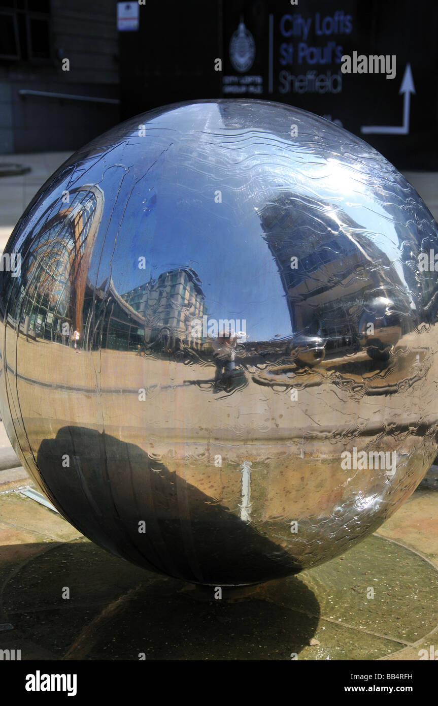 Stahlkugeln Skulptur, Tudor Platz, Sheffield, South Yorkshire, England, Vereinigtes Königreich Stockfoto