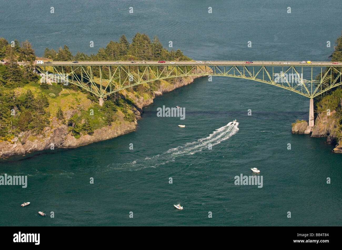 Antenne des Deception Pass Brücke zwischen Fidalgo, Kanu & Whidbey-Inseln Stockfoto