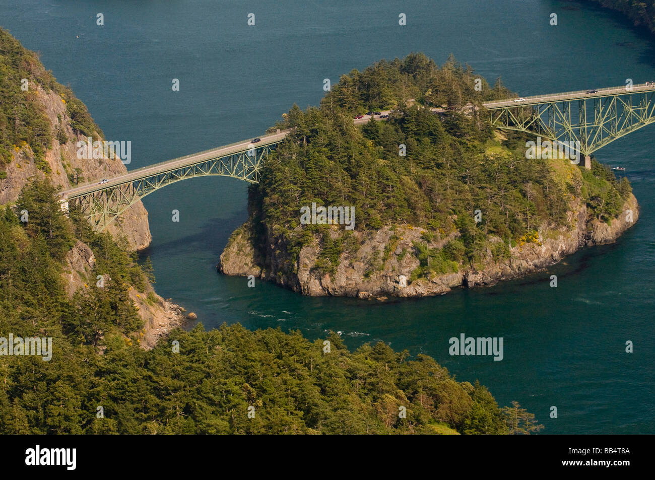 Antenne des Deception Pass Brücke zwischen Fidalgo, Kanu & Whidbey-Inseln Stockfoto