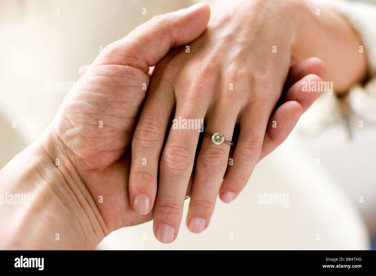 Ring auf der weiblichen Seite Stockfoto