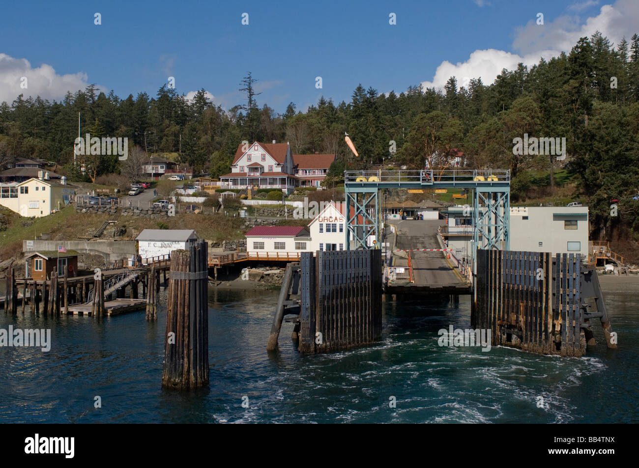 Der Fähranleger und Orcas Dorf, Orcas Island, Washington Stockfoto
