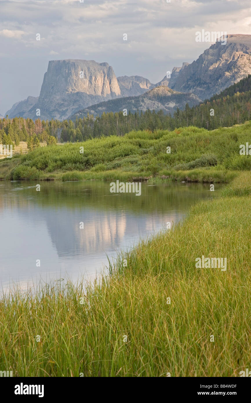 USA, Wyoming, Green River. Platz Top Mountain reflektiert über Green River Lake. Stockfoto