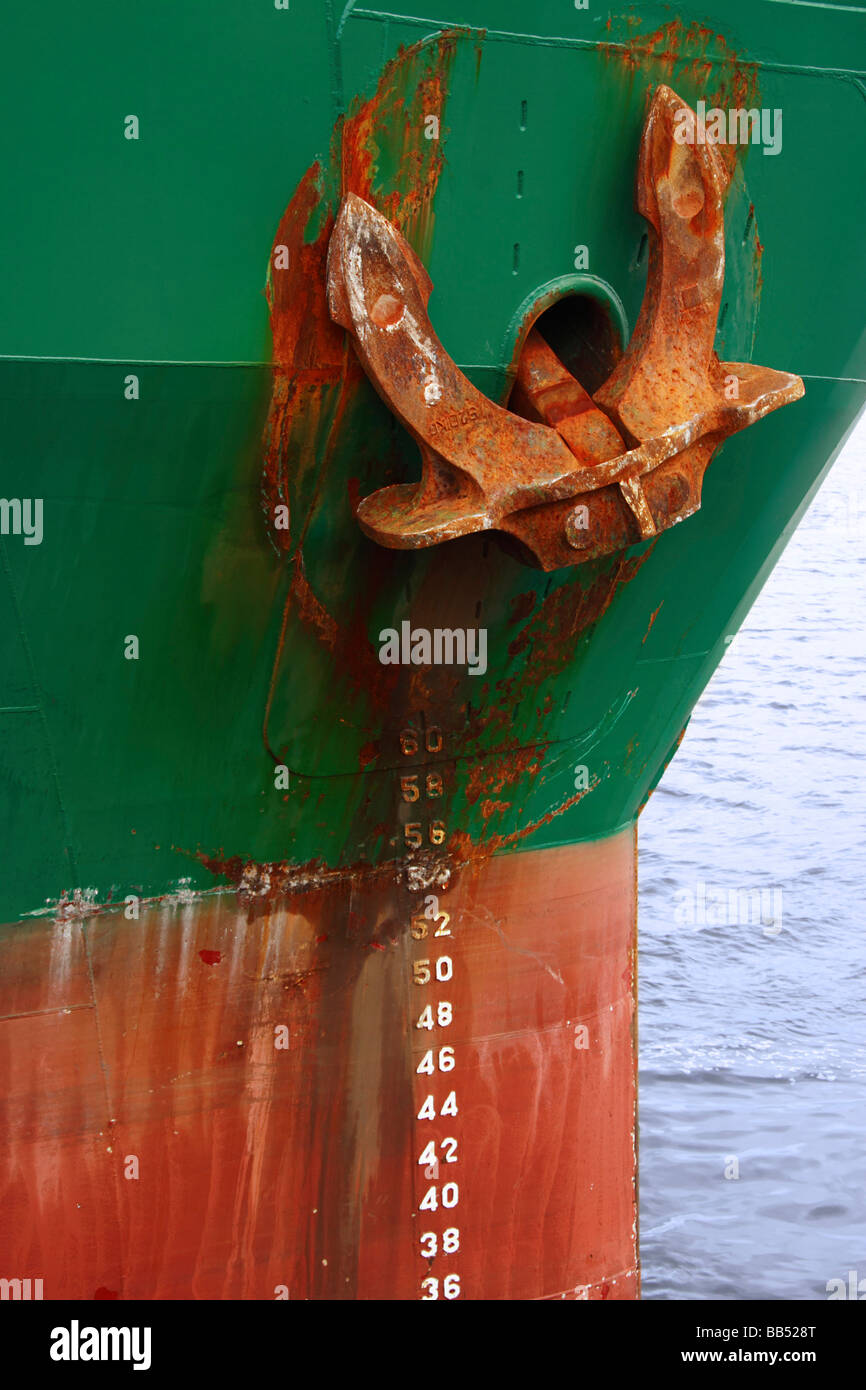 Stahl Schiff angedockt in der Bucht Stockfoto