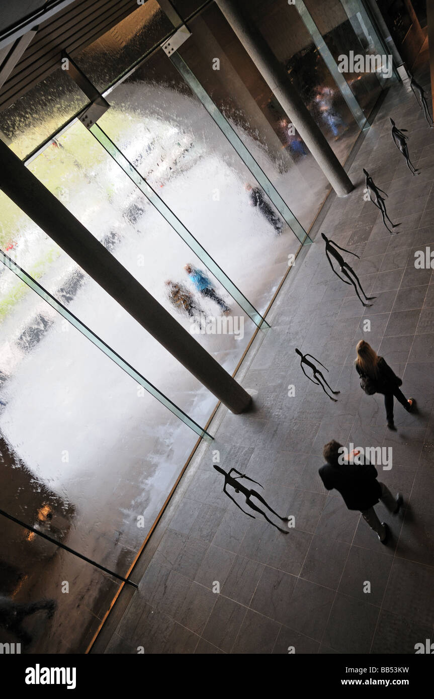 Blick hinunter in die Eingangshalle des Victoria National Galerie Melbourne Australien Stockfoto