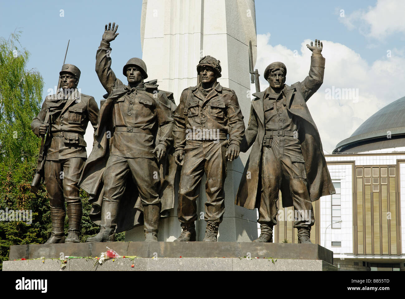 Figuren von Soldaten Denkmal für Länder Teilnehmer der Antihitlerite Koalition Poklonnaja Hügel Moskau Russland Stockfoto