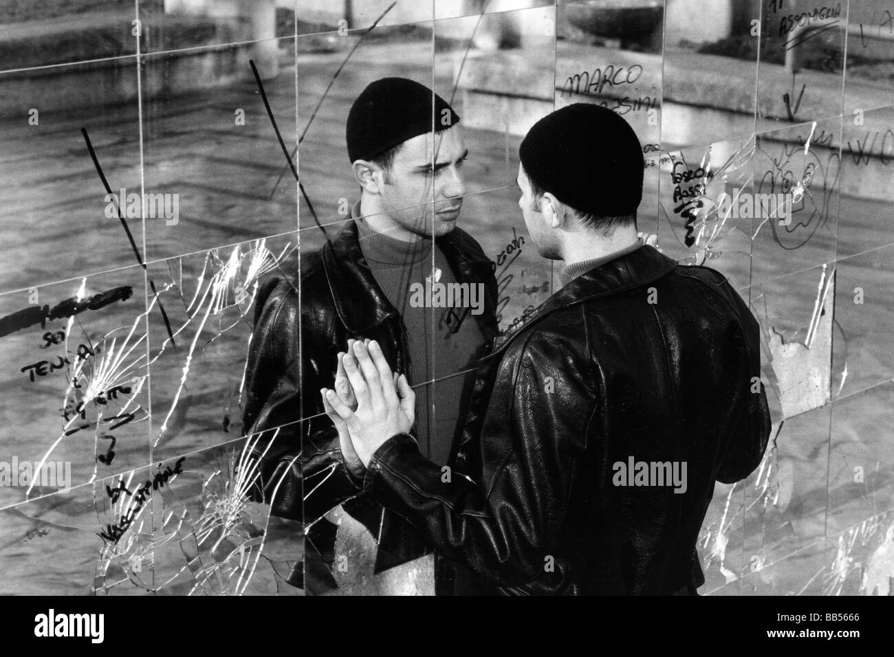 Black gay male Schwarzweiß-Stockfotos und -bilder - Alamy
