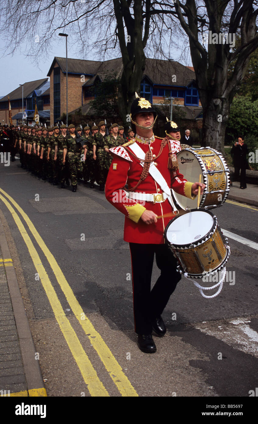Drum Major führt das Mercian Regiment durch die Straßen von Stafford Stockfoto