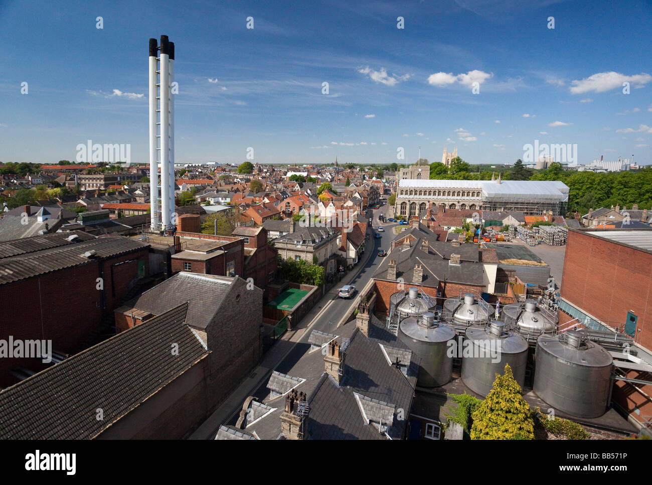 Blick über Bury St Edmunds mit Greene King / Westgate Brauerei im Vordergrund, Suffolk, UK Stockfoto