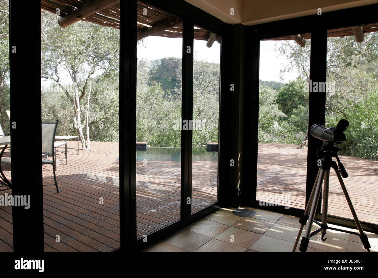 Einer der neun Räume in Eagle Crag Lodge in Shamwari Game Reserve in Südafrika Stockfoto