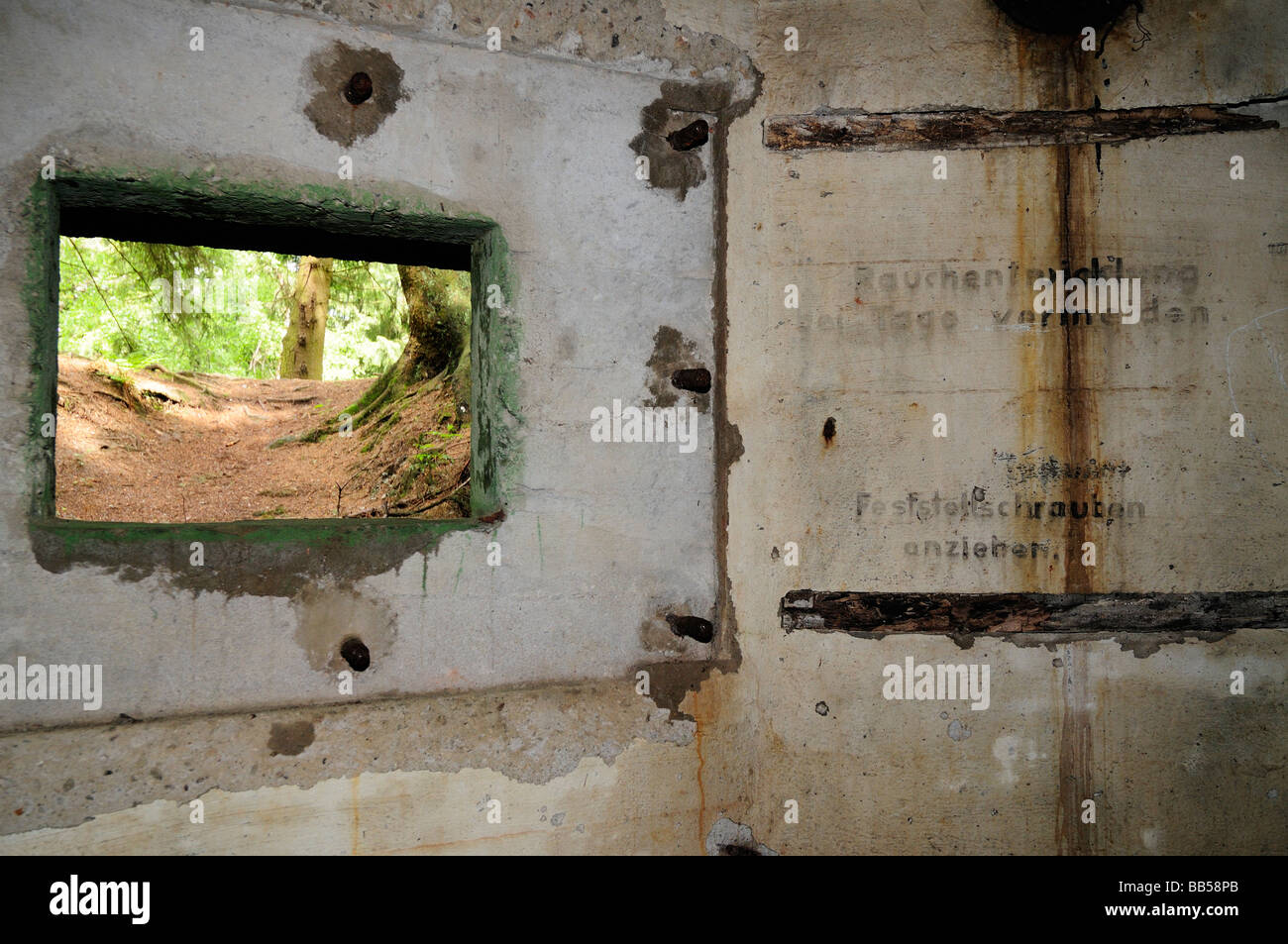 Innenraum der Siegfriedlinie Bunker, Huertgen Wald, Eifel Deutschland Stockfoto