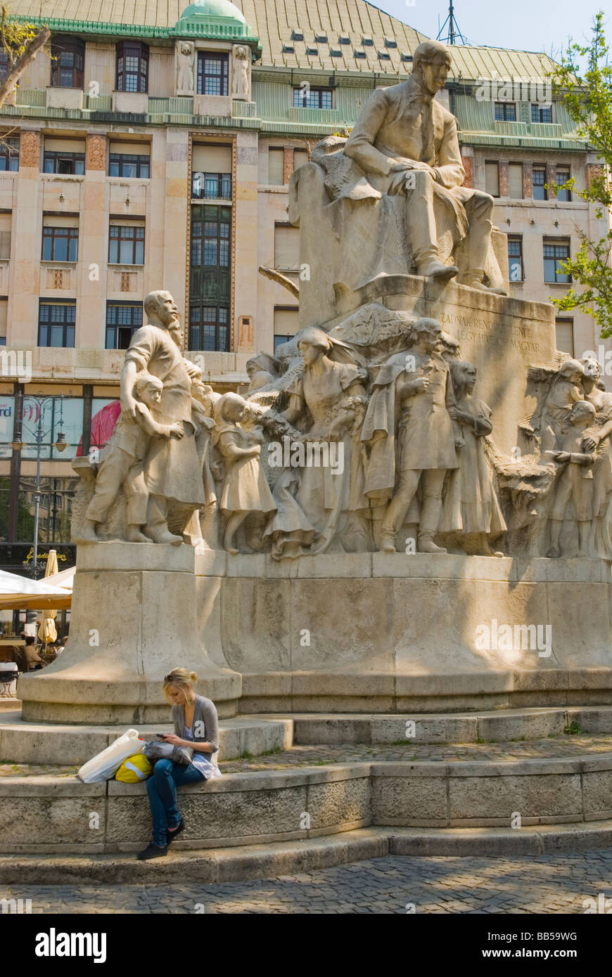 Statue von Mihaly Vörösmarty am Vörösmarty ter Platz in zentraler Budapest HungaryEurope Stockfoto