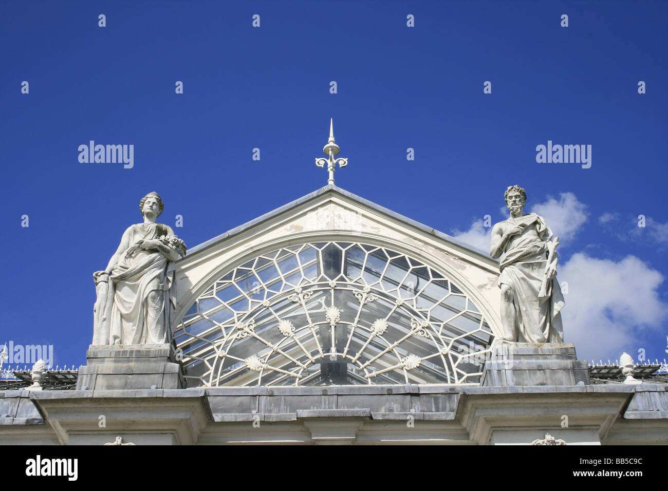 Architekturdetail des gemäßigten Hauses, Royal Botanical Gardens in Kew Stockfoto