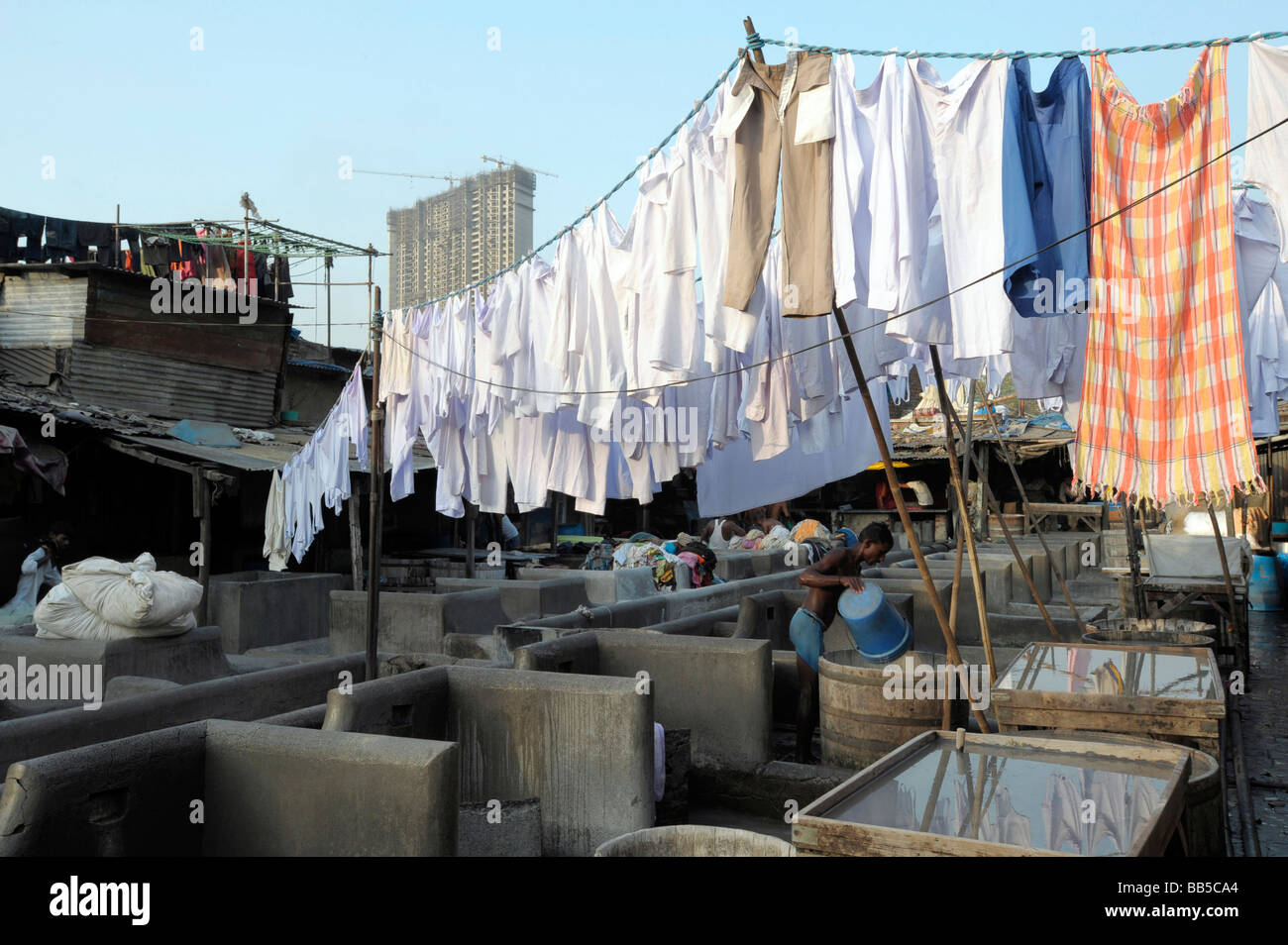 Wäsche hängen zum Trocknen in Dhobi Ghats, Mumbai, Indien Stockfoto