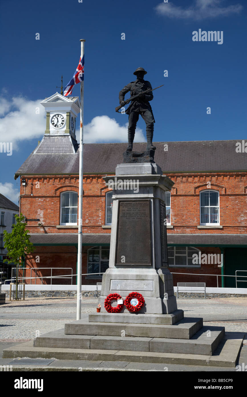 Markt Platz Dromore Grafschaft unten mit Krieg-Denkmal und das Rathaus Nordirland Vereinigtes Königreich Stockfoto