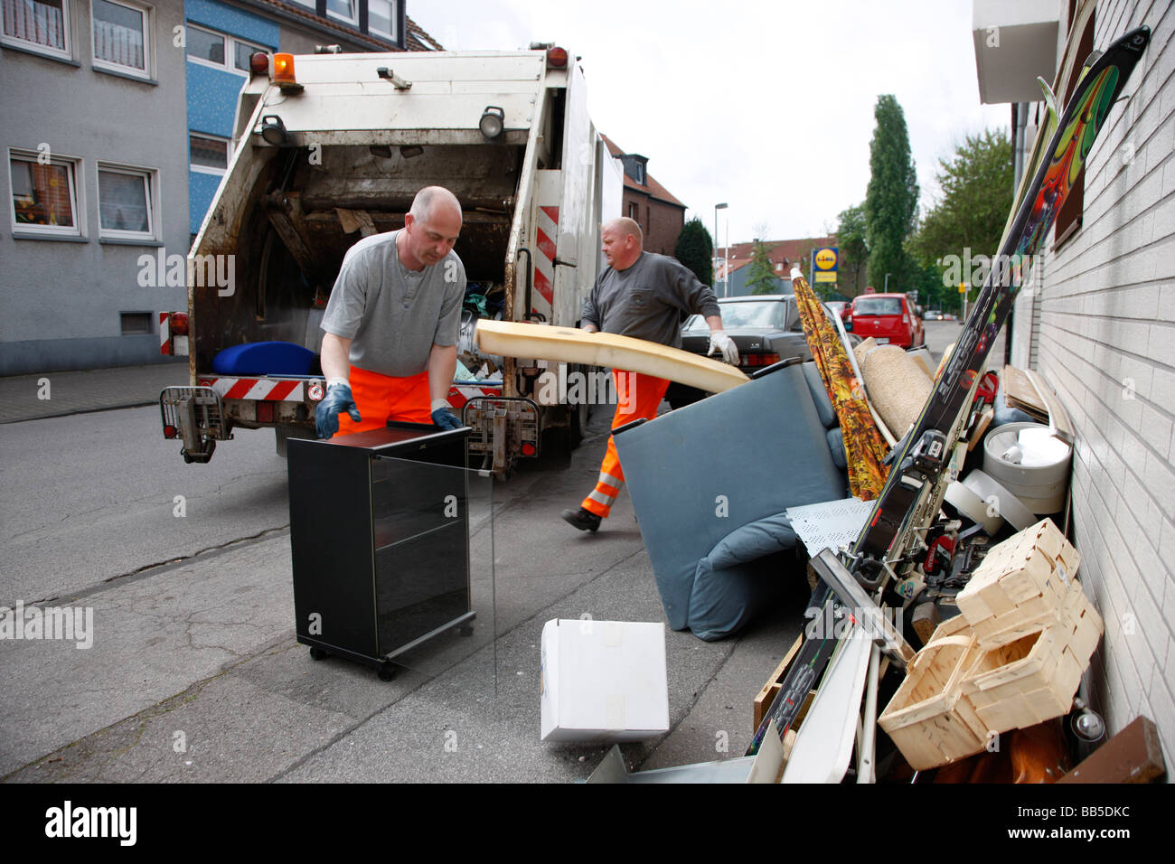 Sperrmüll, Hausmüll Sammlung, Gelsenkirchen, Deutschland. Stockfoto