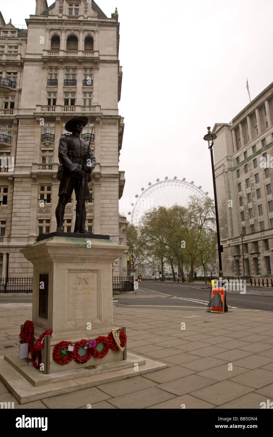 Statue eines Gurkha-Soldaten in der Nähe des Verteidigungsministeriums, der City of Westminster, London Stockfoto