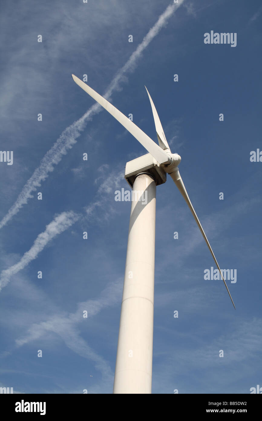 Wind, Bauernhof, Turbine, Generator, Strom eine erneuerbare Energiequelle für die Zukunft Stockfoto