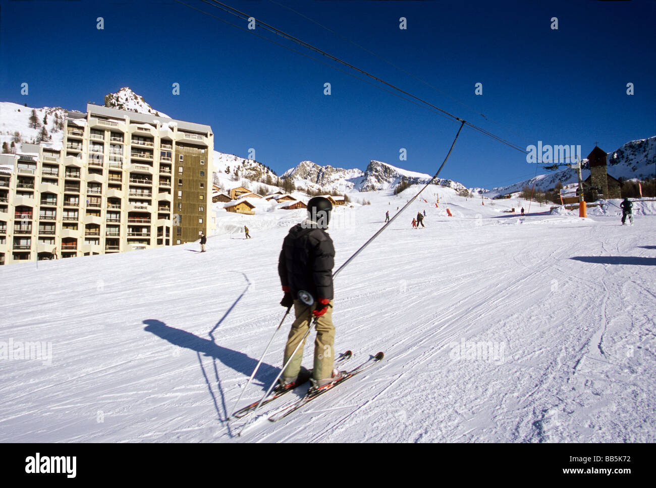 Entfernten Sessellift der Skistation Isola 2000 Stockfoto