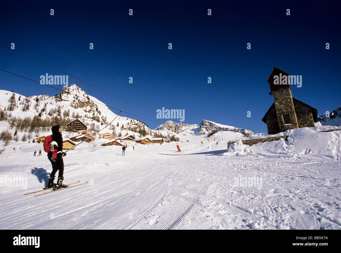 Entfernten Sessellift der Skistation Isola 2000 Stockfoto