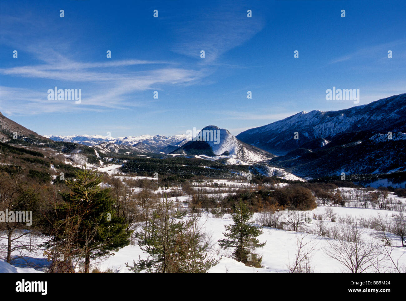 Winterlandschaft im Hinterland von Süden französische Alpen Stockfoto