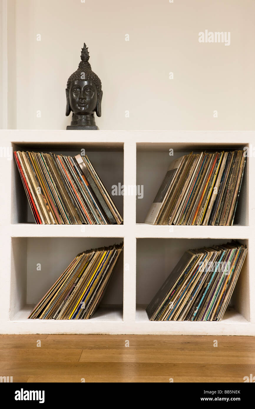 Vinyl-Schallplatten in Regal Stockfoto