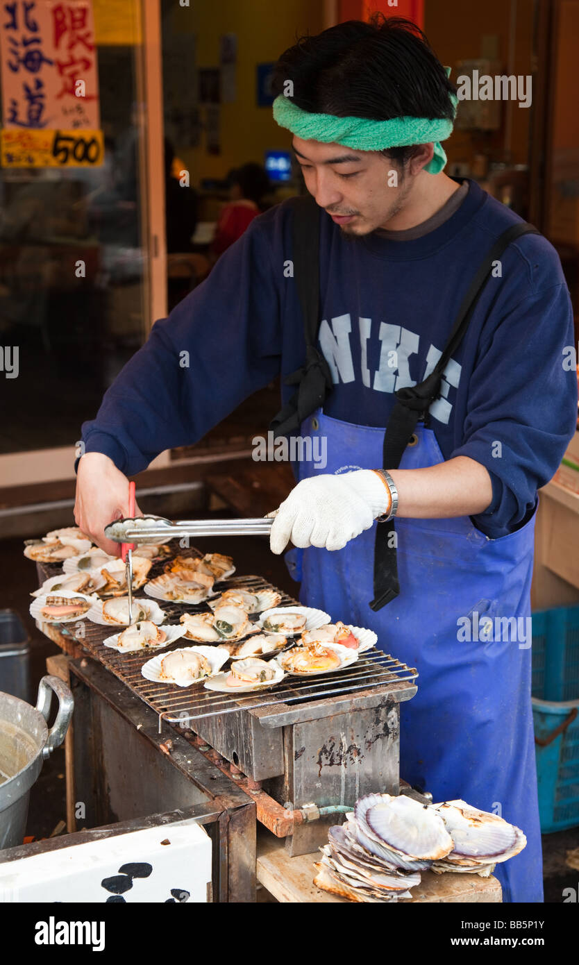 Grillen Fisch in Hakodate Morgenmarkt Stockfoto