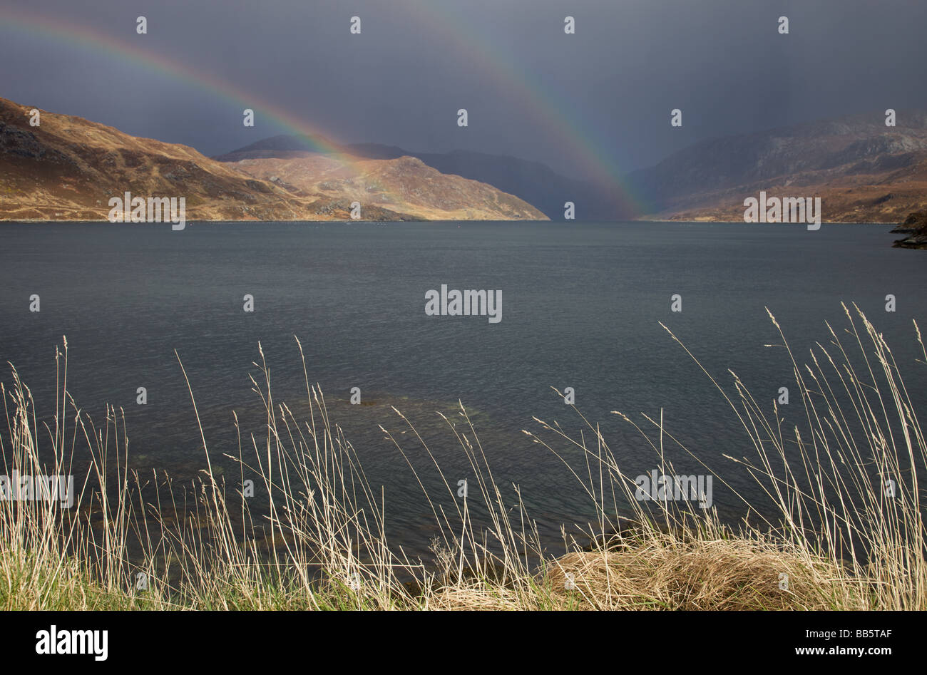Zwei Regenbögen über Loch Glendhu Kylesku Sutherland North West Highlands von Schottland Stockfoto