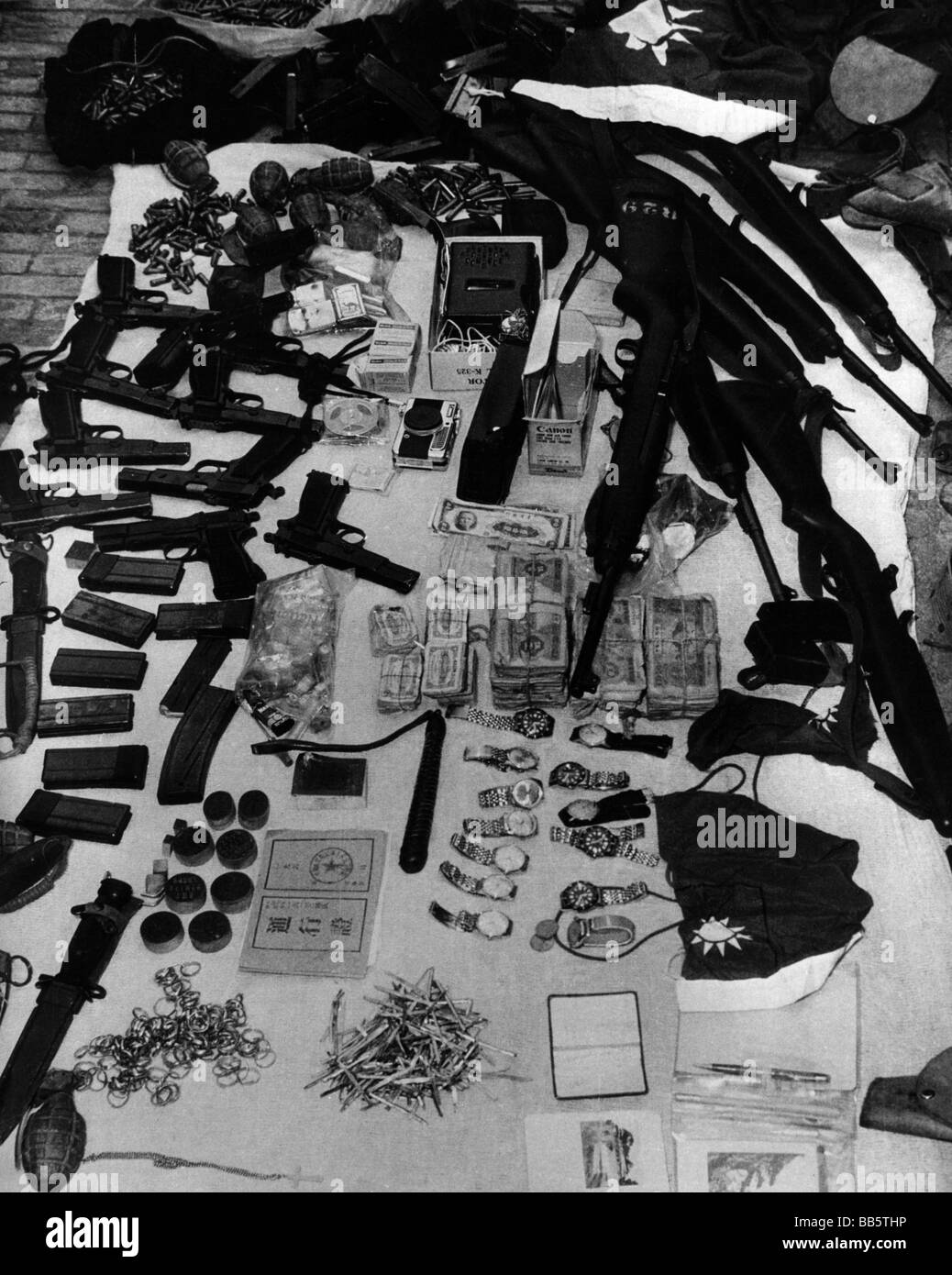 Geographie/Reisen, China, Politik, amerikanische Ausrüstung antikommunistischer Agenten, von chinesischen Grenzschutzbeamten erfasst, 1963, Stockfoto