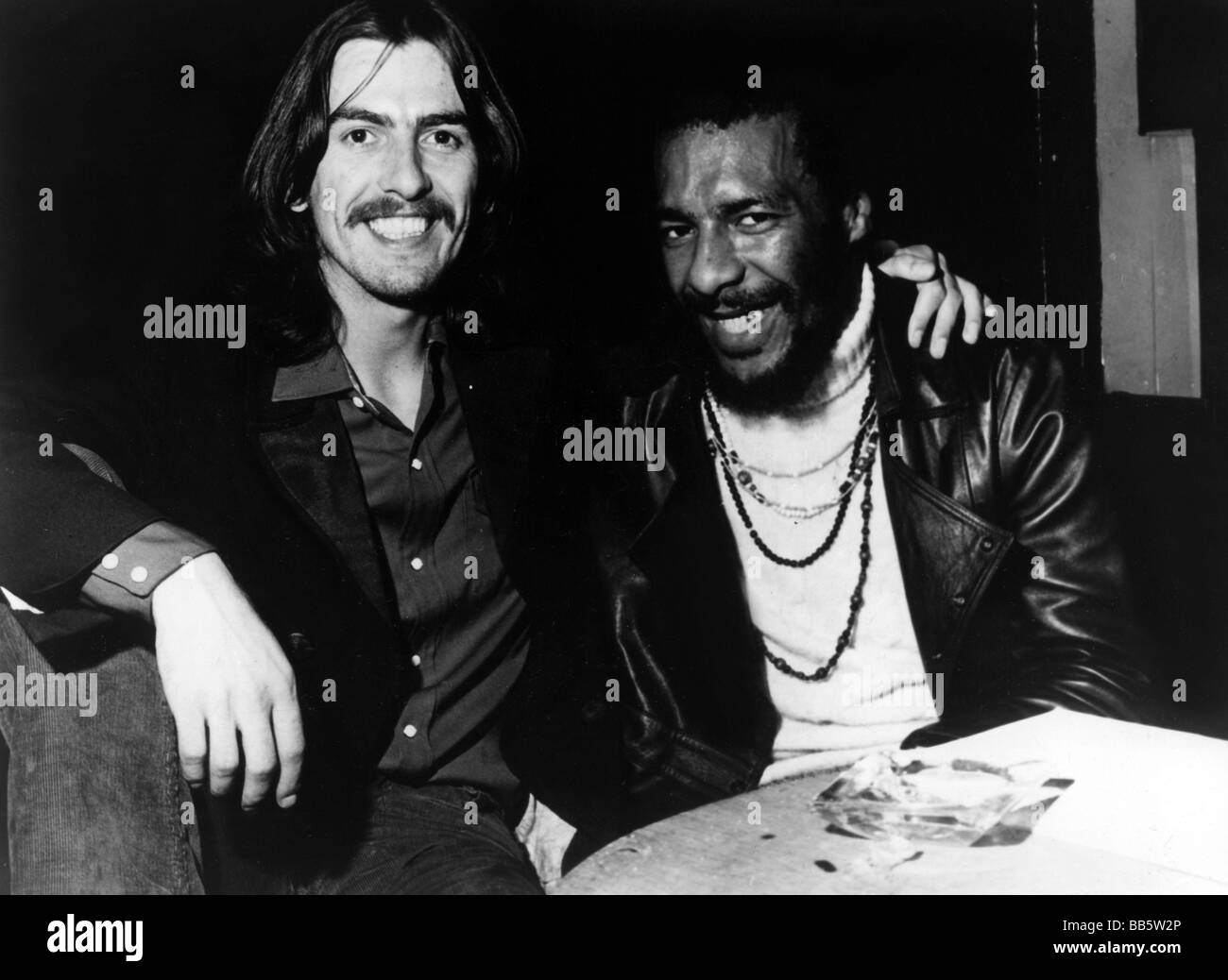 Harrison, George, 25.2.1943 - 29.11.2001, britischer Musiker, halbe Länge, mit Richie Havens, 1969, Stockfoto