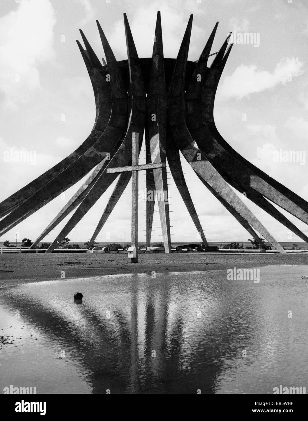 Geographie/Reise, Brasilien, Brasilia, Metropolitana Cathedral, (Catedral Metropoitana), von Oscar Niemeyer, (1907 - 2012), Kirche, während der Bauzeit, 1956-1960, Stockfoto