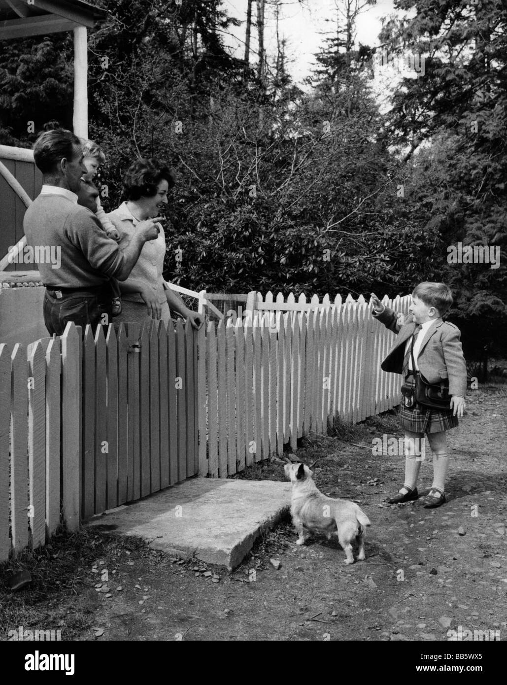 Menschen, Familie, Szenen, Kind verabschiedet sich von seinen Eltern für den Schulbesuch, 1969, Stockfoto