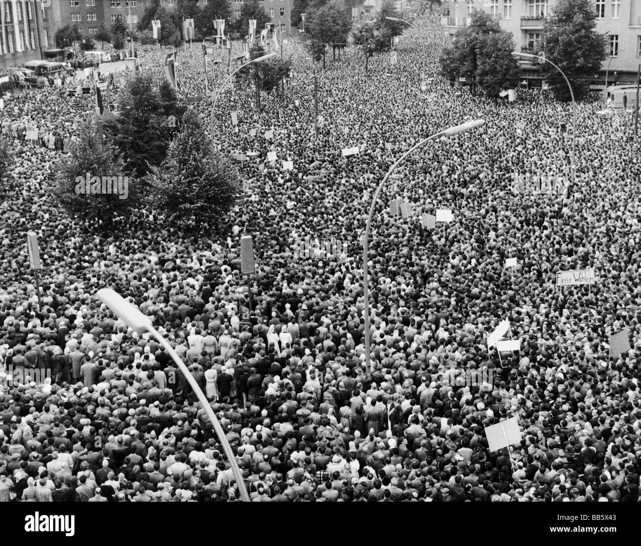 Geografie/Reisen, Deutschland, Berlin, Politik, Demonstration gegen den Bau der Berliner Mauer, Rathaus Schönenberg, 16.8.1961, Stockfoto