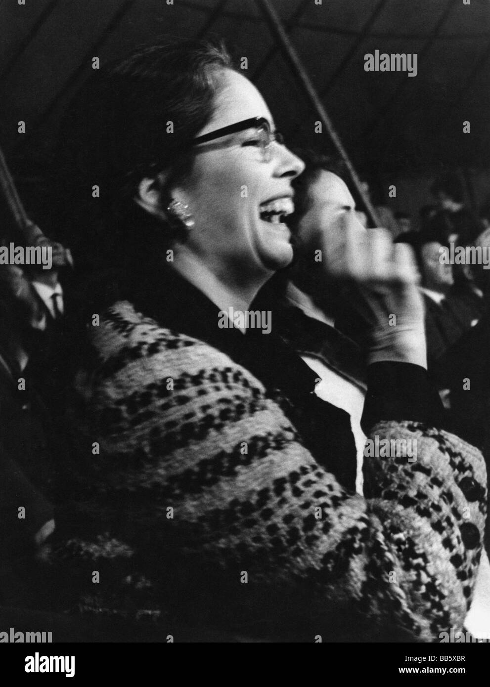 Chaplin, Charles Spencer, 16.4.1889 - 25.12.1977, britischer Schauspieler und Regisseur, seine Frau Oona, während der Aufführung, 1960er Jahre, Stockfoto