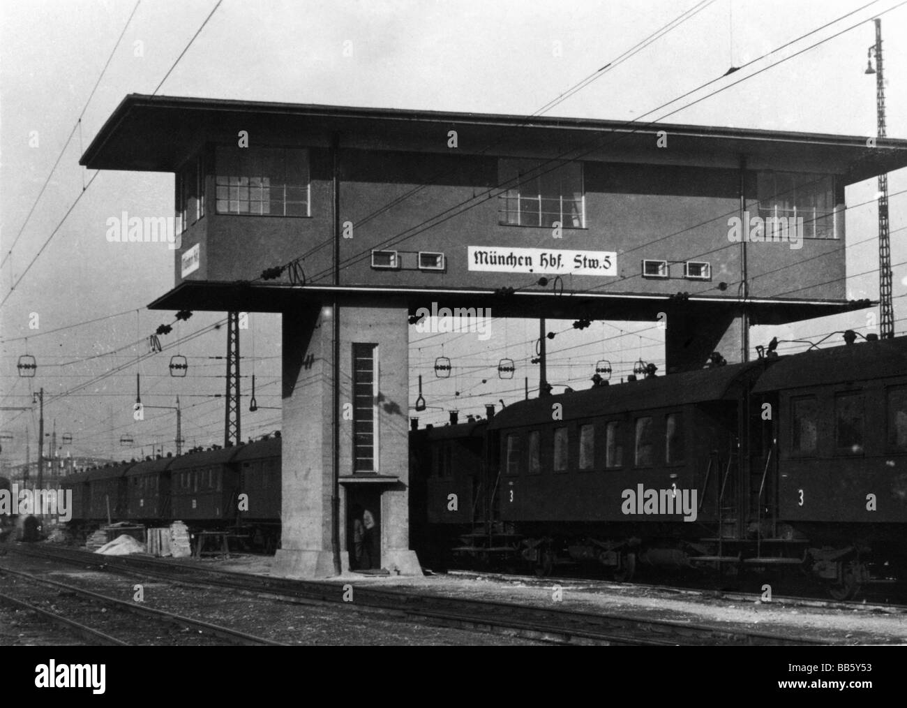 Verkehr/Verkehr, Bahnhof, Deutschland, Hauptbahnhof München, Signalbox 3, Außenansicht, Öffentlichkeitsarbeit der Deutschen Eisenbahn, ca. 1930, Bayern, Architektur, Weimar, 20. Jahrhundert, historisch, 1930er Jahre, Stockfoto