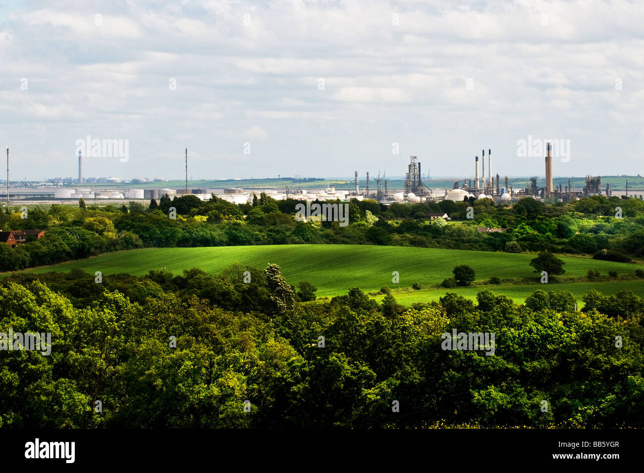 Raffinerie Coryton gesehen von Langdon Hills Country Park in Essex. Stockfoto
