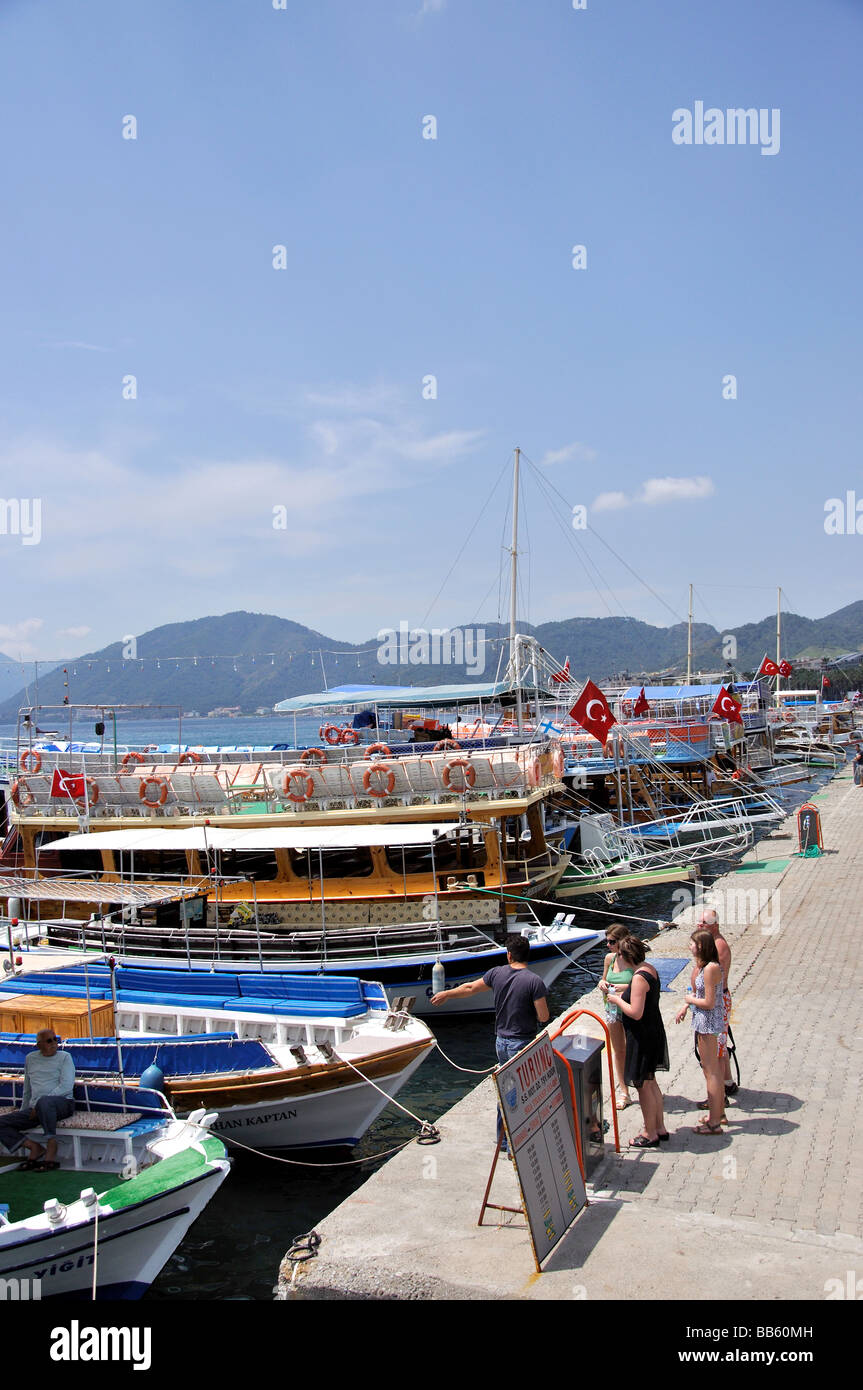 Gumbet Boote am Wasser, Marmaris Harbour, Marmaris, Datca Halbinsel, Mulga Provinz, Republik Türkiye Stockfoto